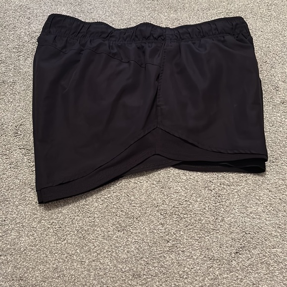 Black shorts - Picture 2 of 5